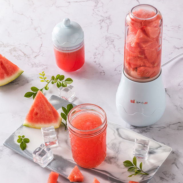 Mélangeur portatif multifonctionnel