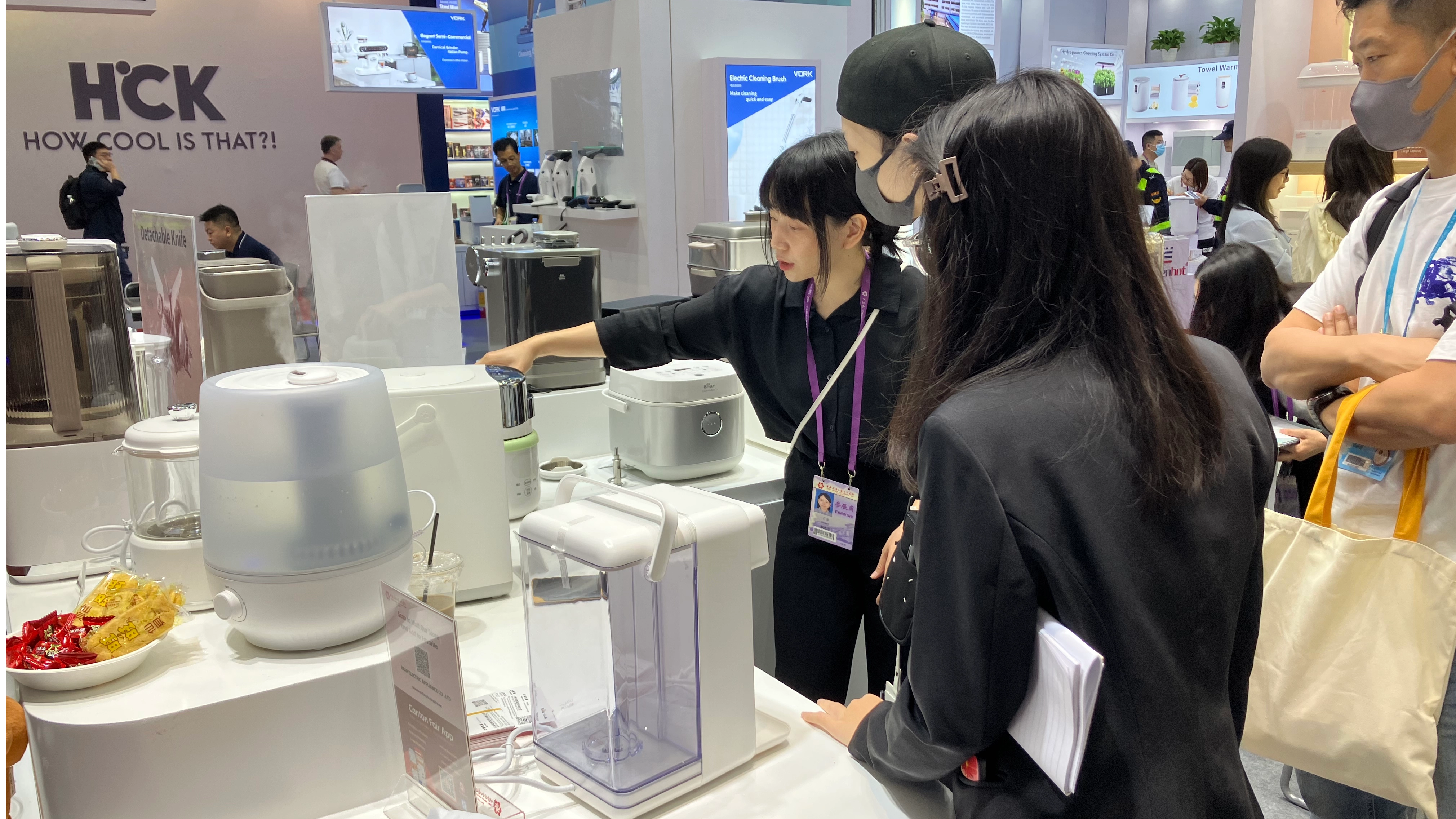 Bear L'appareil électrique enroule une vitrine réussie à la foire de Canton 2025