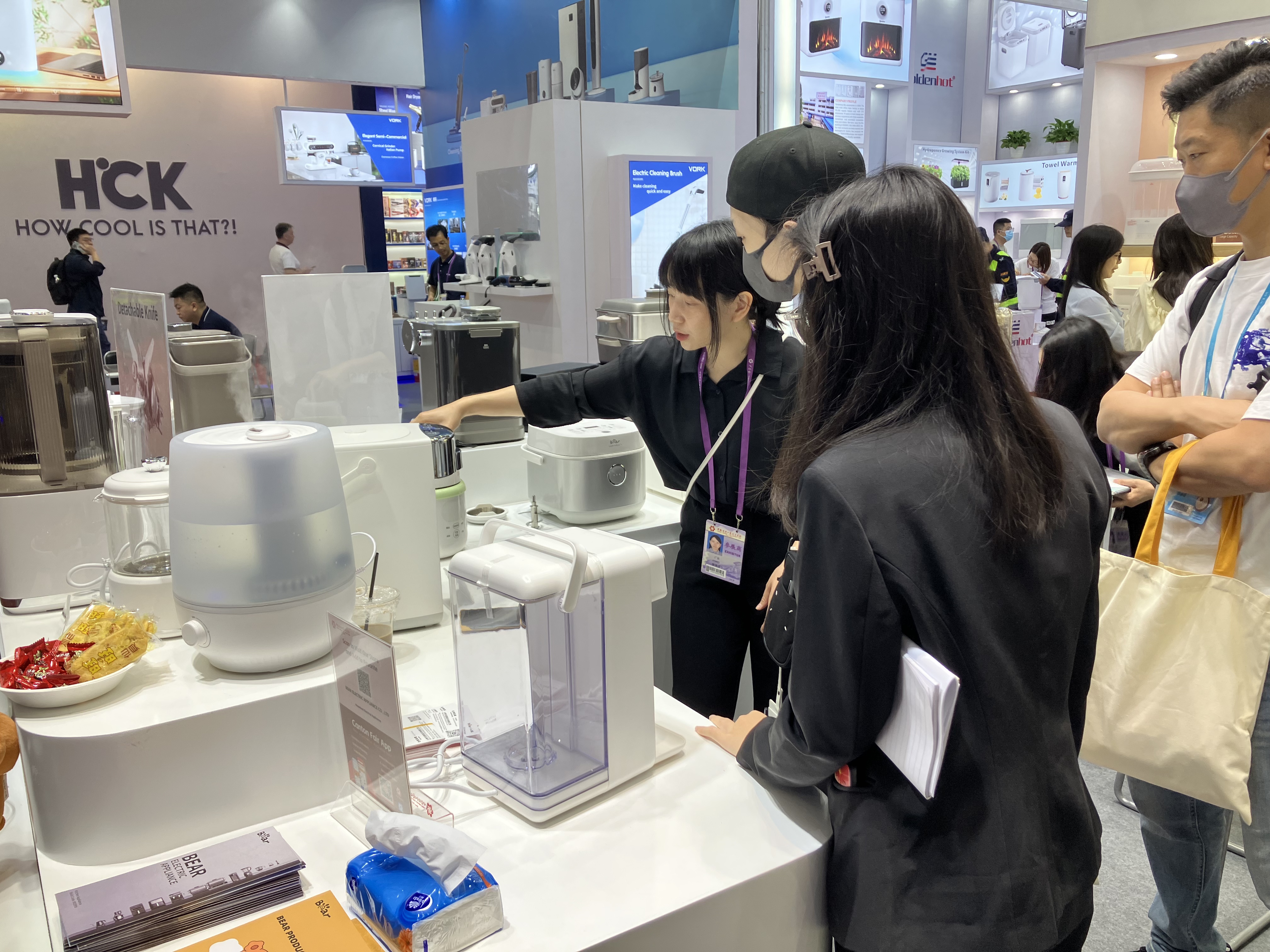 Bear L'appareil électrique enroule une vitrine réussie à la foire de Canton 2025